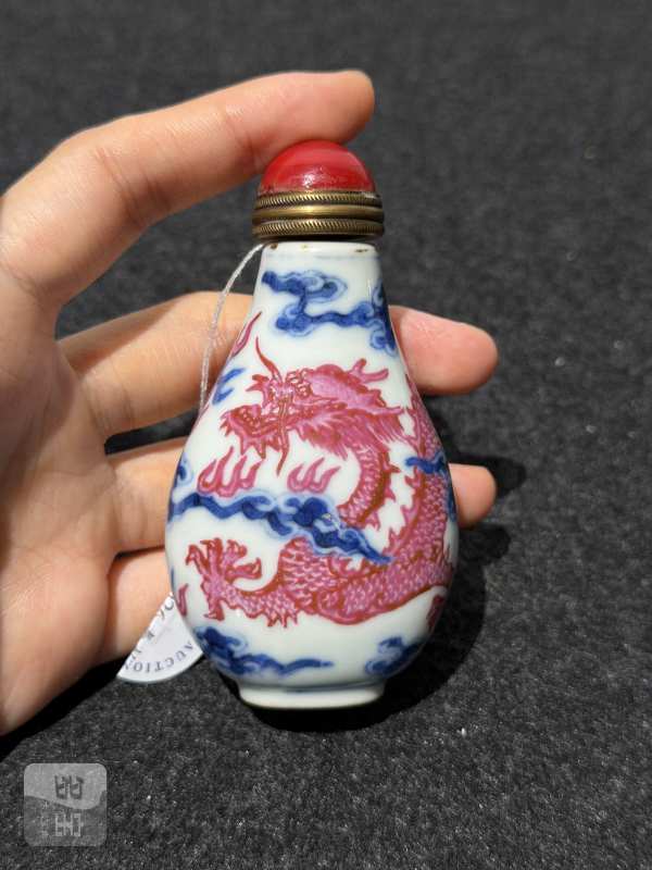 清嘉庆 青花胭脂红釉鼻烟壶 - 图3
